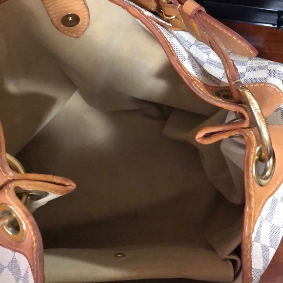 Louis Vuitton Tote - Picture 3 of 8